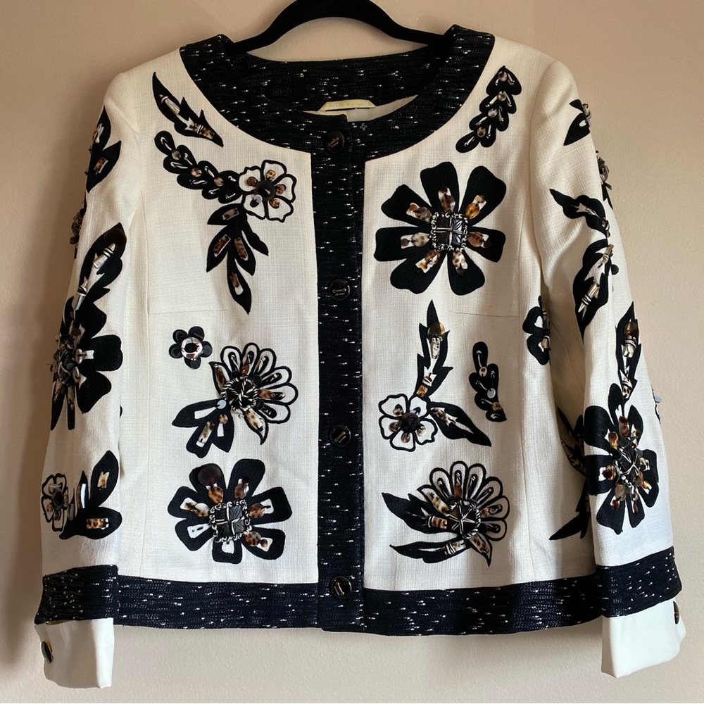 Escada cropped blazer Ivory black  beaded size 40 medium